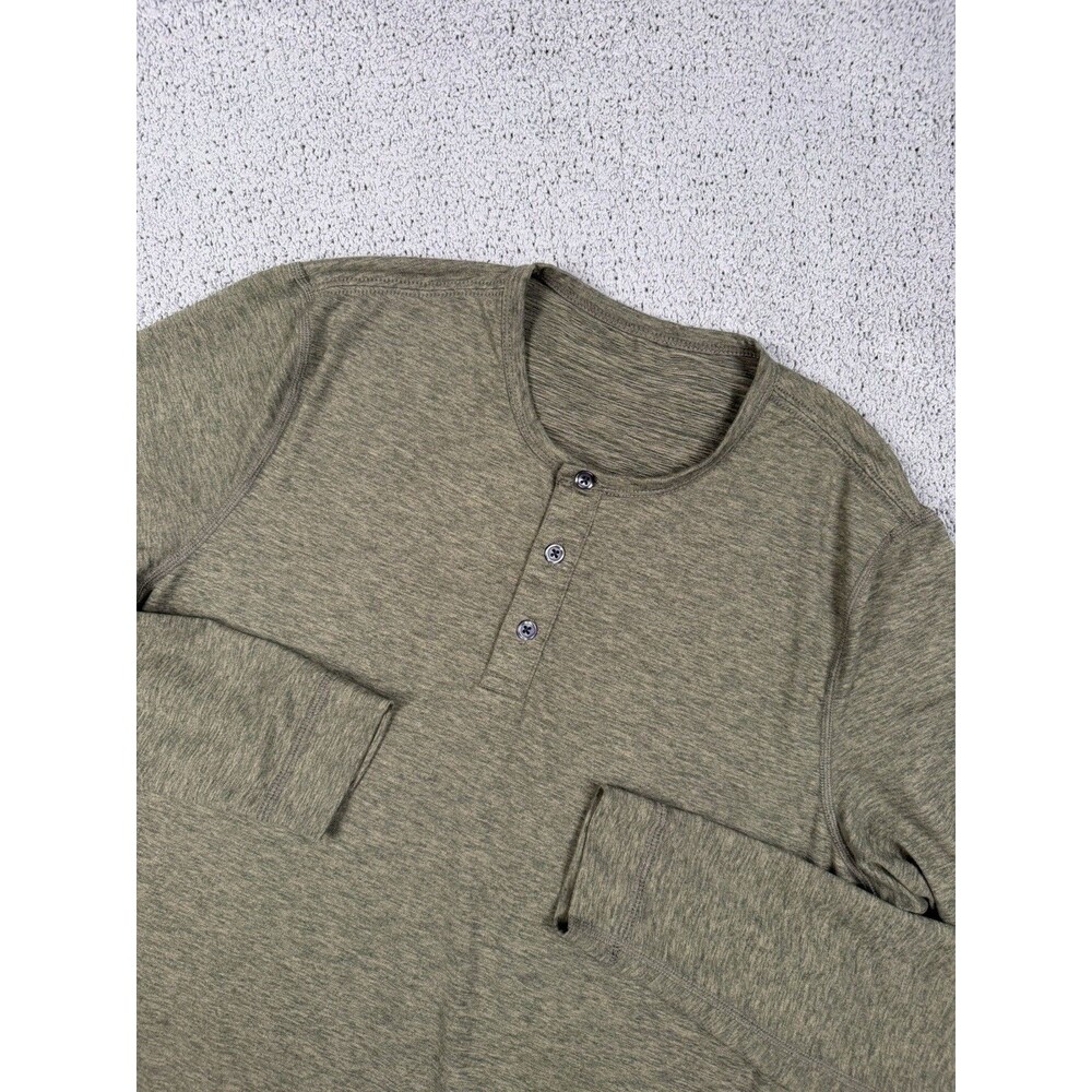 Vuori Shirt Mens M Green Long Sleeve Ease Performance Henley Active Outdoor